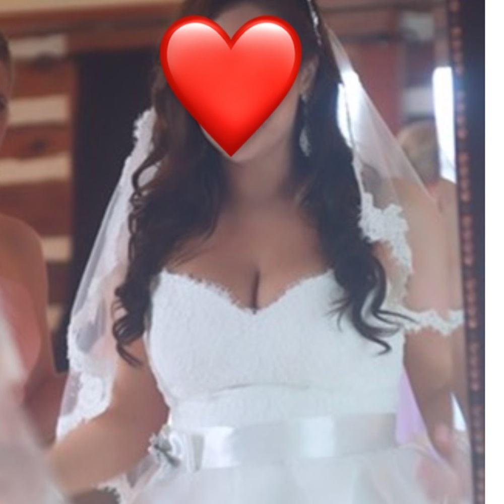 Elegant White Lace Bridal Veil